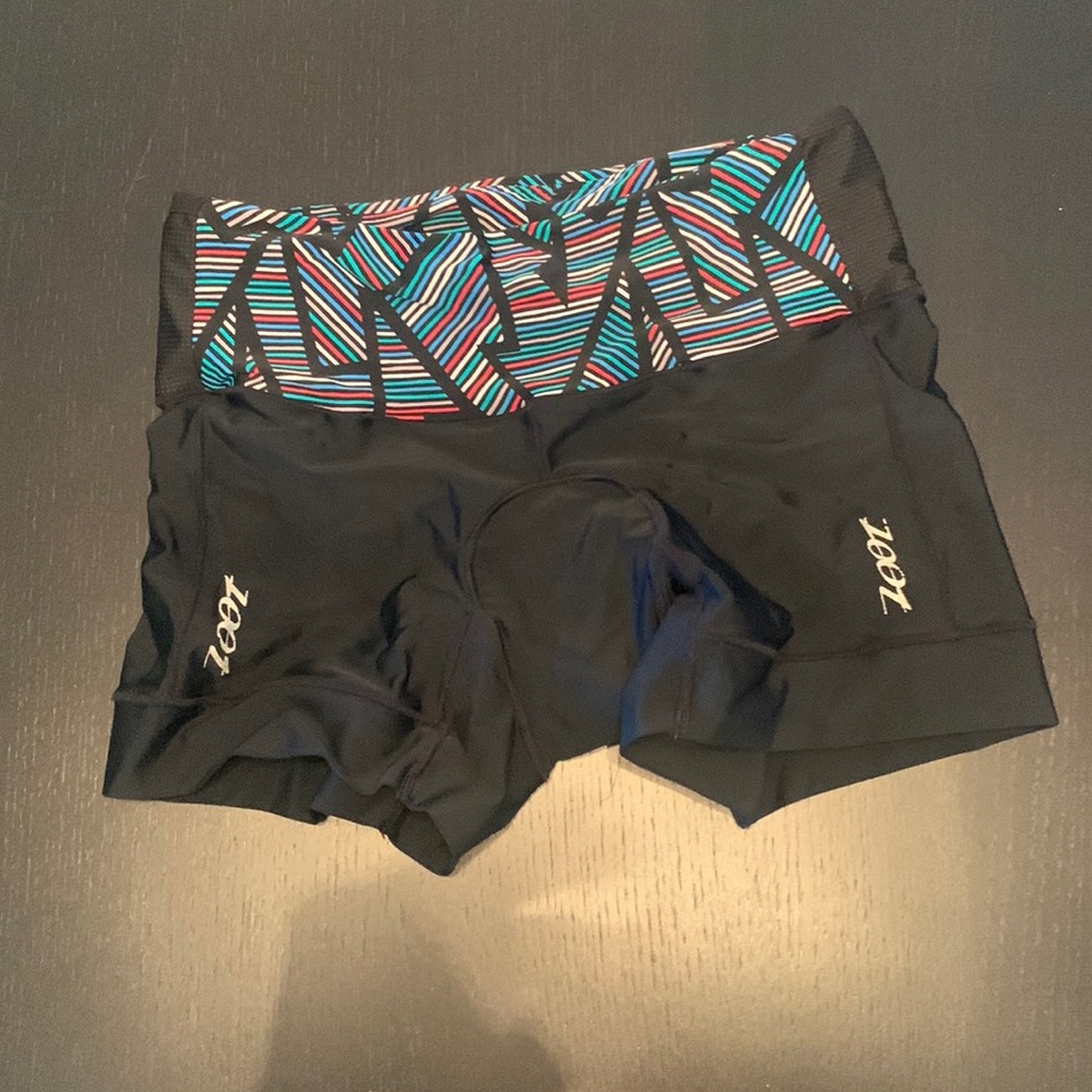 zoot tri shorts. excellent condition. size medium.